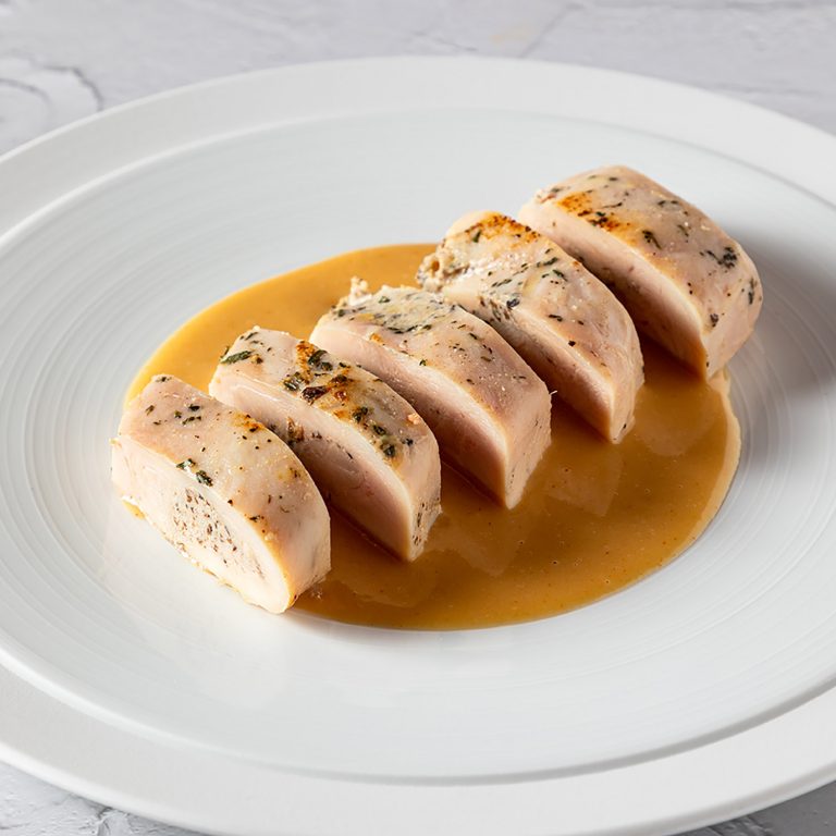 Suprême de volaille de bresse , sauce aux morilles et jus de truffes Gourmet Traiteur
